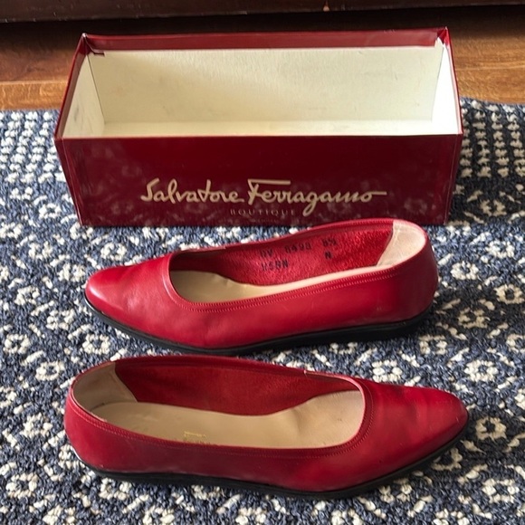 Vintage Salvatore Ferragamo Women's leather Red Flats in size 8.5 - Picture 1 of 8